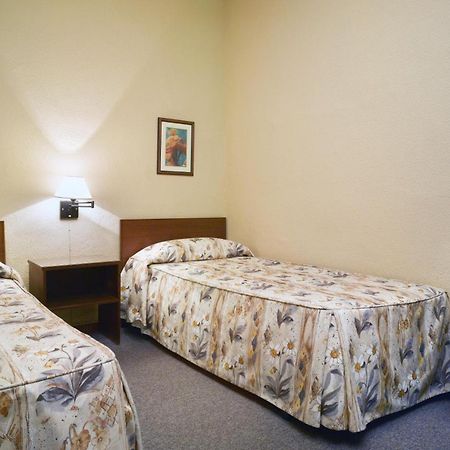 Balneario De Archena - Hotel Leon Стая снимка